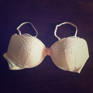 Gilly Hicks // bra // 36C